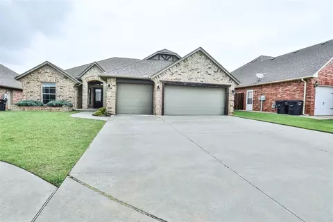 821 SE 7th Ct, Moore, OK 73160