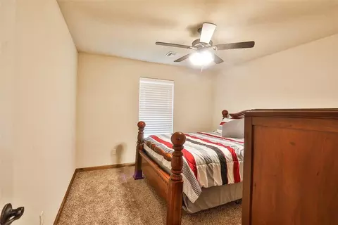 Bedroom - 2103 E Sooner Rd, Tuttle, OK 73089 photo 4 of 6