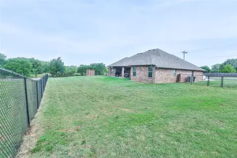 Exterior - 2103 E Sooner Rd, Tuttle, OK 73089 photo 2 of 5