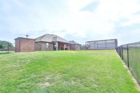 Exterior - 2103 E Sooner Rd, Tuttle, OK 73089 photo 3 of 5