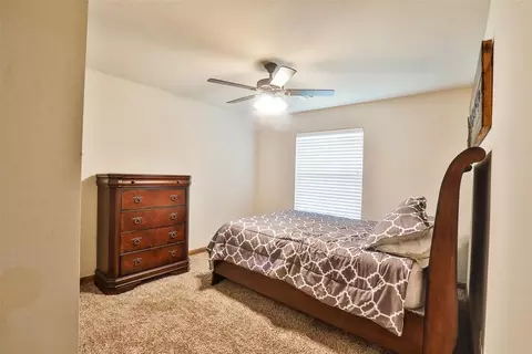Bedroom - 2103 E Sooner Rd, Tuttle, OK 73089 photo 5 of 6