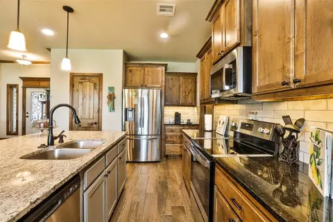 Kitchen - 2103 E Sooner Rd, Tuttle, OK 73089 photo 4 of 4