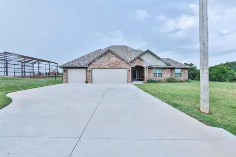 Exterior - 2103 E Sooner Rd, Tuttle, OK 73089 photo 5 of 5