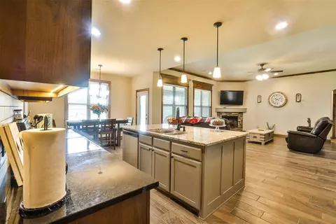 Kitchen - 2103 E Sooner Rd, Tuttle, OK 73089 photo 3 of 4