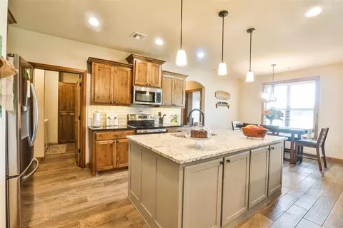 Kitchen - 2103 E Sooner Rd, Tuttle, OK 73089 photo 2 of 4