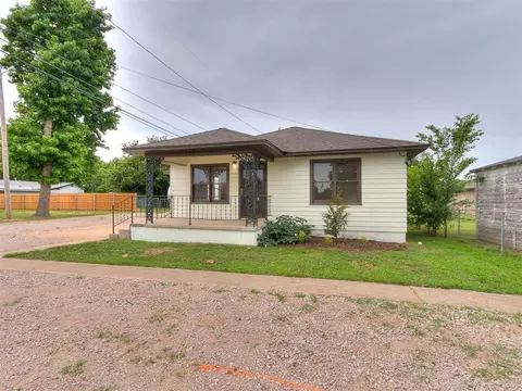 906 W Ridgewood St, Shawnee, OK 74801