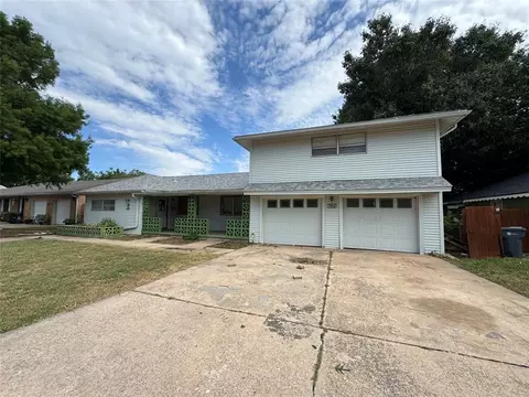 6125 NW 49th St, Warr Acres, OK 73122