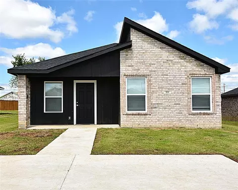 833 Elm St, Seminole, OK 74868