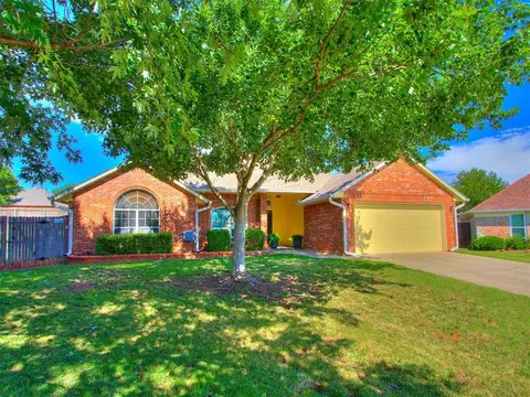 932 NW 171st Pl, Edmond, OK 73012