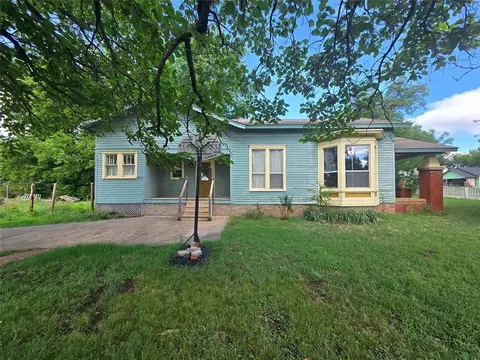 704 E Vilas Ave, Guthrie, OK 73044