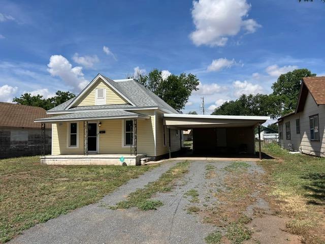 209 N Stephens St, Hobart, OK 73651