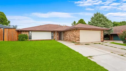 313 E Platt Dr, Yukon, OK 73099