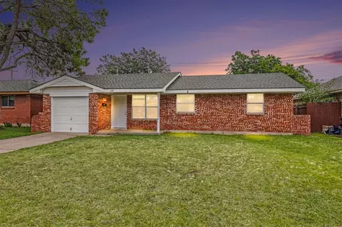 308 Arnold Ave, Moore, OK 73160