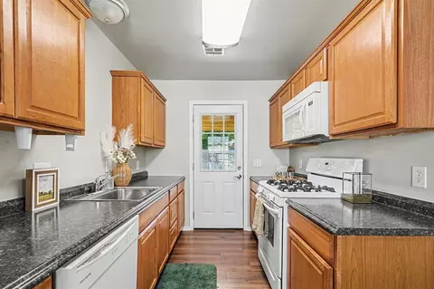 Kitchen - 524 E Grant Ave, Guthrie, OK 73044 photo 1 of 2