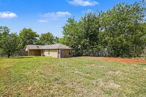 Exterior - 524 E Grant Ave, Guthrie, OK 73044 photo 6 of 6