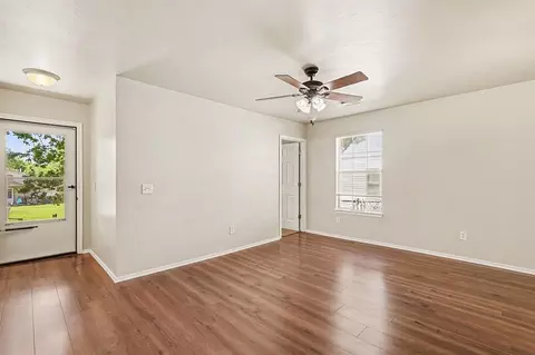 Living - 524 E Grant Ave, Guthrie, OK 73044 photo 1 of 3