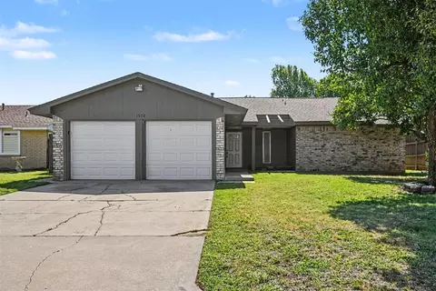 1508 W Hollyhead Ter, Yukon, OK 73099