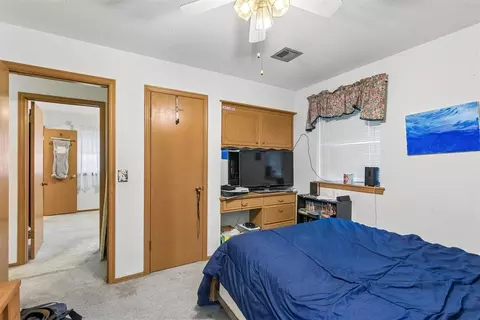 Bedroom - 7708 NW 30th St, Bethany, OK 73008 photo 5 of 7