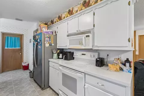 Kitchen - 7708 NW 30th St, Bethany, OK 73008 photo 2 of 3