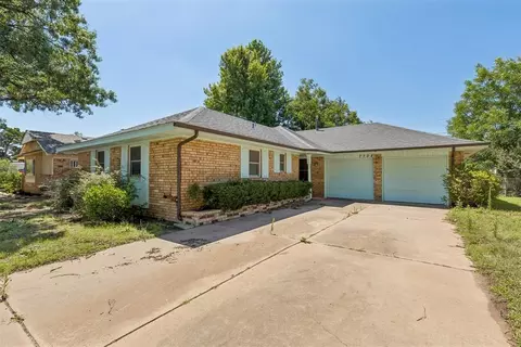Exterior - 7708 NW 30th St, Bethany, OK 73008 photo 2 of 8