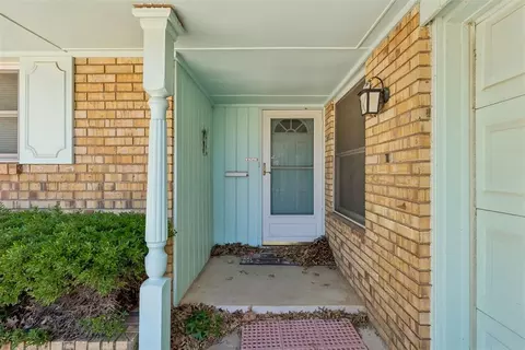 Exterior - 7708 NW 30th St, Bethany, OK 73008 photo 3 of 8