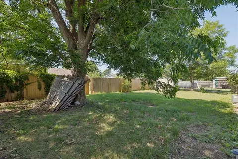Exterior - 7708 NW 30th St, Bethany, OK 73008 photo 5 of 8