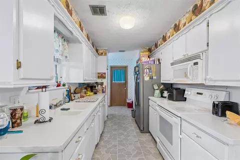 Kitchen - 7708 NW 30th St, Bethany, OK 73008 photo 1 of 3