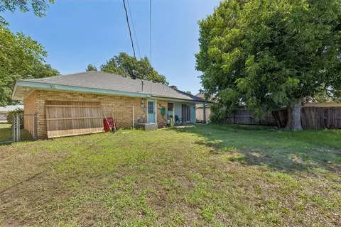 Exterior - 7708 NW 30th St, Bethany, OK 73008 photo 7 of 8