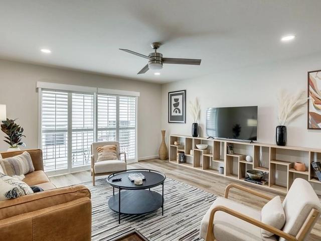 1110 Sherwood Ln #215, Nichols Hills, OK 73116