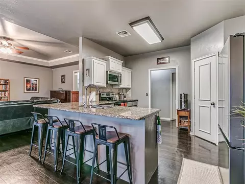 Kitchen - 6640 Mint Julep Ln, Guthrie, OK 73044 photo 2 of 5
