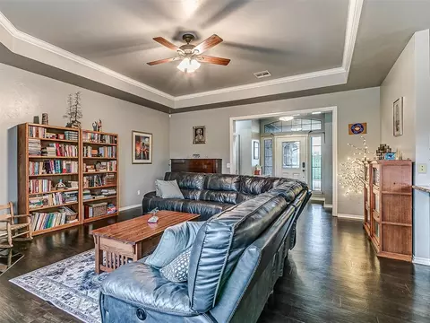 Living - 6640 Mint Julep Ln, Guthrie, OK 73044 photo 1 of 2