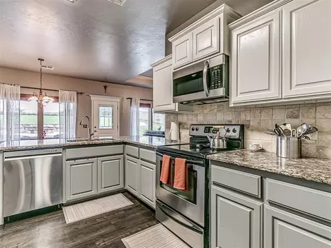 Kitchen - 6640 Mint Julep Ln, Guthrie, OK 73044 photo 5 of 5