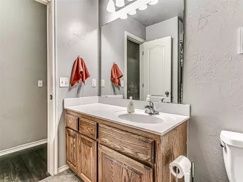 Bath - 6640 Mint Julep Ln, Guthrie, OK 73044 photo 6 of 6