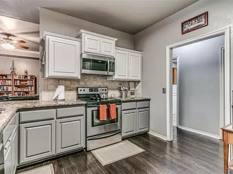 Kitchen - 6640 Mint Julep Ln, Guthrie, OK 73044 photo 3 of 5