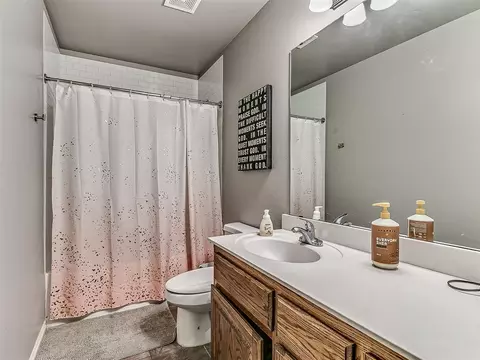 Bath - 6640 Mint Julep Ln, Guthrie, OK 73044 photo 4 of 6
