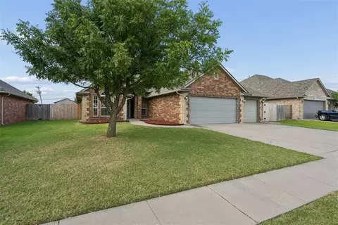 2216 SW 33rd St, Moore, OK 73170 photo 3