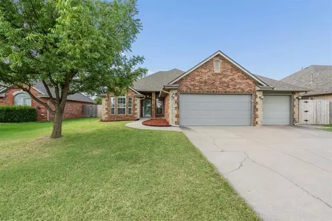 2216 SW 33rd St, Moore, OK 73170 photo 2