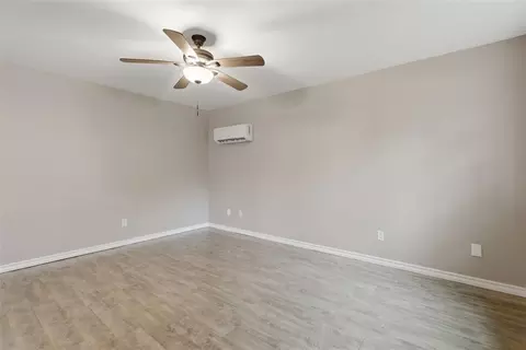 Living - 604 E 9th St, Chandler, OK 74834 photo 2 of 5