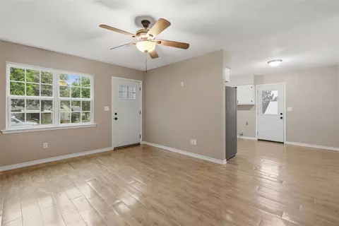 Living - 604 E 9th St, Chandler, OK 74834 photo 4 of 5