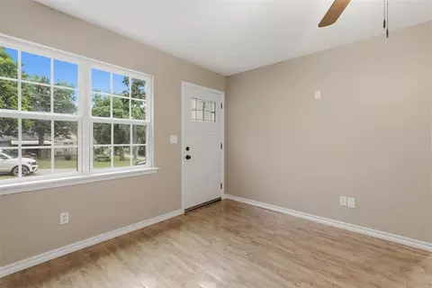 Living - 604 E 9th St, Chandler, OK 74834 photo 1 of 5