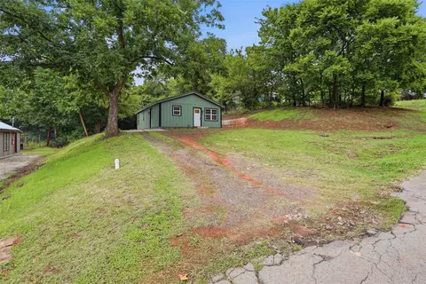 Exterior - 604 E 9th St, Chandler, OK 74834 photo 2 of 4