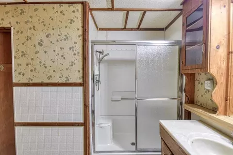 Bath - 412 Bumgarner Ave, Norman, OK 73026 photo 3 of 3
