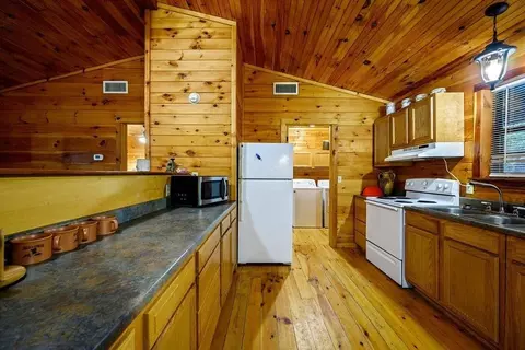 Kitchen - 657 Canoe Rd, Broken Bow, OK 74728 photo 3 of 3