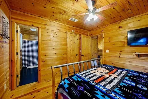 Bedroom - 657 Canoe Rd, Broken Bow, OK 74728 photo 7 of 10