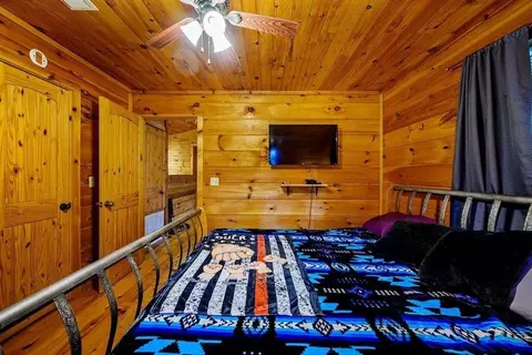 Bedroom - 657 Canoe Rd, Broken Bow, OK 74728 photo 8 of 10