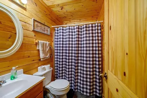 Bath - 657 Canoe Rd, Broken Bow, OK 74728 photo 1 of 2