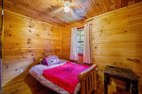 Bedroom - 657 Canoe Rd, Broken Bow, OK 74728 photo 6 of 10