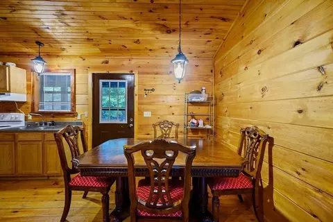 Dining - 657 Canoe Rd, Broken Bow, OK 74728 photo 3 of 3
