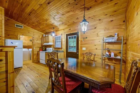 Dining - 657 Canoe Rd, Broken Bow, OK 74728 photo 2 of 3