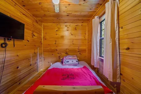 Bedroom - 657 Canoe Rd, Broken Bow, OK 74728 photo 5 of 10